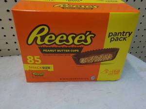 lot 390 image: 85 ct Reeses Snack Size Peanut Butter Cups