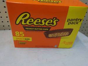 lot 391 image: 85 ct Reeses Snack Size Peanut Butter Cups