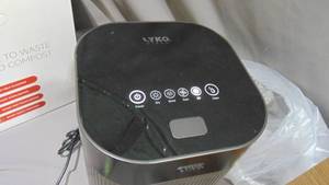 LYKOCLEAN Electric Composter for Kitchen, 2.5L Smart Countertop Composter Powers On Needs Repair