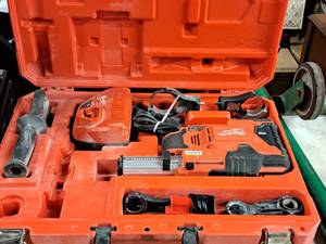 lot 585 image: Milwaukee HammerVac 12V Universal Dust Extraction 2306-20 with Charger, Case, Accessories