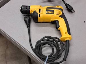 lot 621 image: DeWalt VSR 38 Drill DWD112