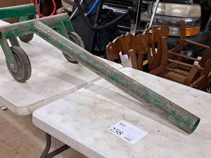 lot 258 image: Mobile Pipe T-Stand