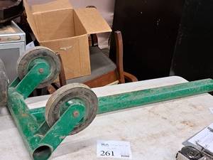 lot 261 image: Mobile Pipe T-Stand