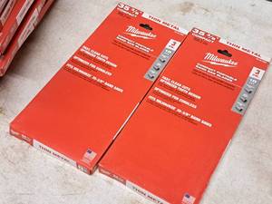 lot 636 image: Lot of (2) Milwaukee 35-38 Thin Metal Compact Portable Band Saw Blades 18 TPI 3-pack