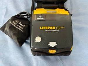 lot 53 image: MSRP $2500 Medtronic Physio Control LIFEPAK CR Plus AED Emergency Defibrillator WBattery & 2022 Pads -Fully Automatic AHA Voice Prompt With both voice & graphic prompts - Works Great Guaranteed However Pads & Battery Should Be Replaced Soon