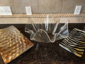 lot 39 image: Various Rectangle, Serving Platters And Large Plastic Serving Bowl