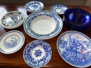 lot 43 image: Variety Of Vintage Blue And White Dishes As Seen In Photo