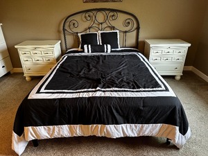 lot 17 image: Full Size Bed With Bedding And Metal Headboard