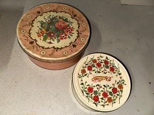 lot 252 image: A Set Of Two Sewing Tins And Contents.
