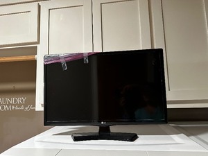 lot 109 image: LG Television With Remote 23 Inch