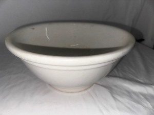 lot 120 image: Vintage Homer Laughlin Mixing Bowl Measuring 11 Inches Diameter 5 Inches Tall