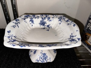 lot 156 image: Vintage Blue And White Pedestal Fruit Bowl Measuring 8 12 X 5
