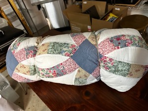 lot 167 image: Vintage Wedding Ring Handmade Quilt
