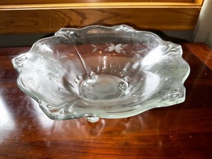 lot 67 image: Etched Glass Vintage Glass Bowl