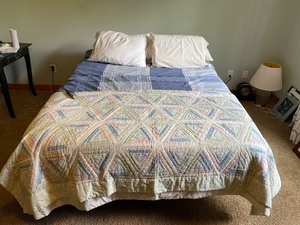 lot 221 image: Select Comfort Sleep Number Queen Size Bed with Adjustable Base