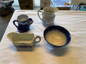 lot 303 image: Blue And White Miscellaneous Antique Pieces