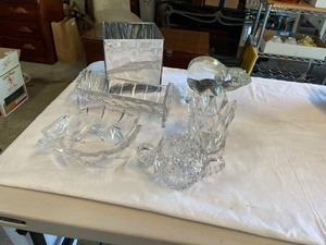 lot 331 image: Variety Of Crystal Pieces