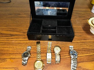 lot 266 image: Collection Of Vintage Mens Fashion Watches With Metal Bands And Jewelry Box
