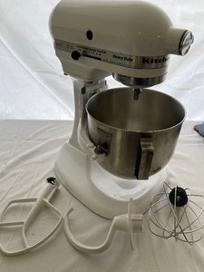 Kitchenaid K5SS White Heavy Duty Series 5qt Lift Stand Mixer with Bowl and Attachments.