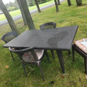 Woven Patio Table with 4 matching chairs