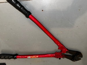 Bolt cutter