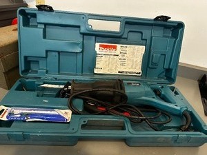 Makita reciprocating saw in case