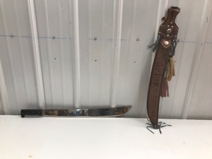 lot 127 image: Corona Machete Knife with Sheath - Made in El Salvador No. 125K - 27 Long