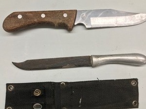 lot 132 image: Lot of 4 Knives