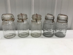 lot 149 image: Lot of 5 Vintage Foster Sealfast Canning Jars with Lids