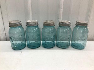 lot 147 image: Lot of 5 Vintage Ball Mason Canning Jars with Lids