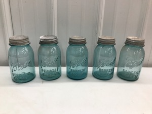 lot 146 image: Lot of 5 Vintage Ball Mason Canning Jars with Lids