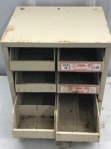 lot 204 image: 6 Drawer Parts Organizer