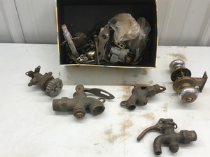 lot 223 image: Lot of Vintage Faucets