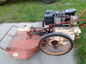 lot 3 image: Brush hog (Briggs and Straton Industrial plus)
