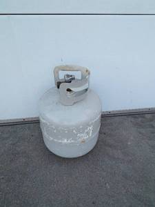 lot 107 image: 20LB propane tanlk