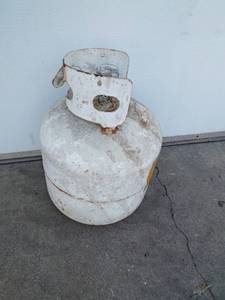 lot 108 image: 20 lb Propane tank
