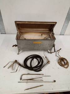 lot 94 image: Vintage dental cleaning tool and dental accessories