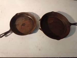 lot 54 image: Ranch skillet, Lodge cast iron 12 skillet and cast iron 10.5 skillet