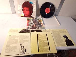 lot 55 image: Bob Dylan biography set with records