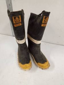 lot 47 image: Fireman Rubber boots