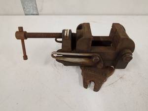 lot 50 image: Craftman vintage vise