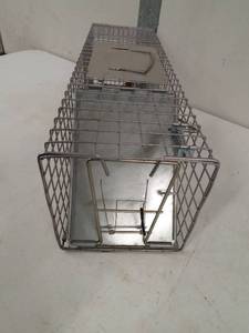 lot 14 image: Live trap