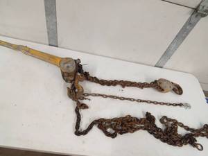 lot 18 image: Heavy duty hoist