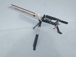 lot 10 image: Clay pigeon thrower
