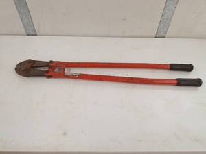 lot 11 image: Bolt cutter