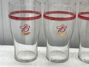 lot 262 image: 8 Budweiser Collectible Pint Glasses