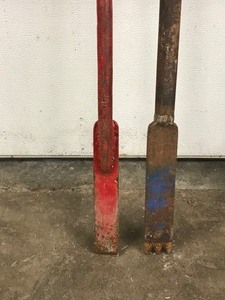 lot 320 image: 2 - Ice Chisels