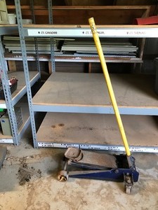 lot 325 image: Large Floor Jack