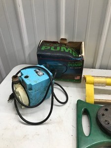 lot 344 image: 4 - Sprinkler Heads & 1 Little Giant Pump
