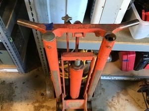 lot 6 image: Hein-Werner 55R Series 1 - 1.5 Ton Hydraulic Lift Cart with Wheels